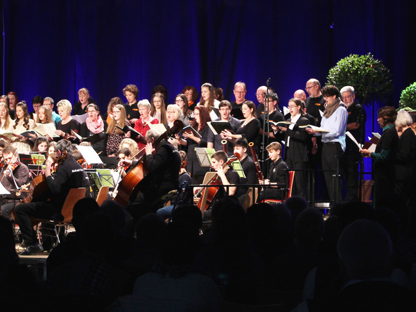 Orchester zusammen mit Kantatenchor, Vocalissimo und ChorTissimo