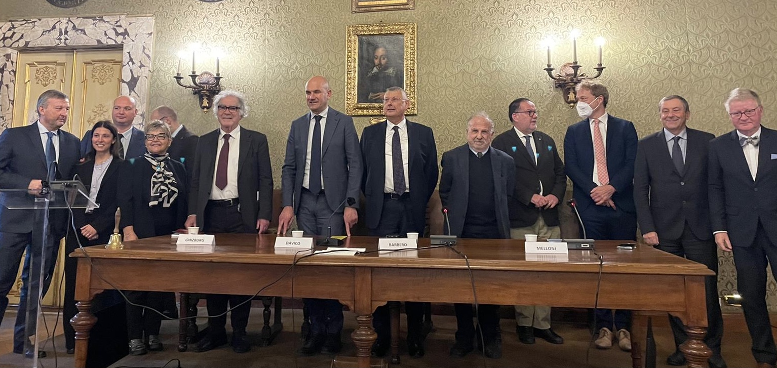 BM Stammer (re.) u.a. mit dem Präsidenten der Region Piemonte (5.v.r.) bei der Preisverleihung im Palazzo Corsini in Rom Prof. Ginzburg (6.v.l.), Sindaco Carlo Davico und Sergio Barbero (7./8.v.l)