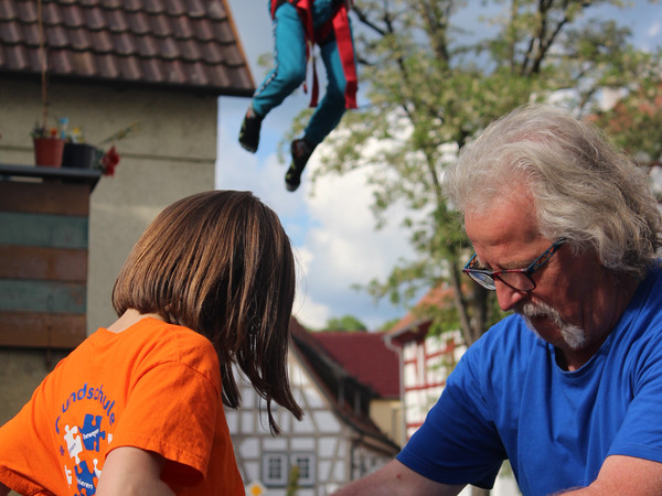 Wolfgang Scherl kommt seit Jahren mit seiner Spielstraße zum Stadtfest