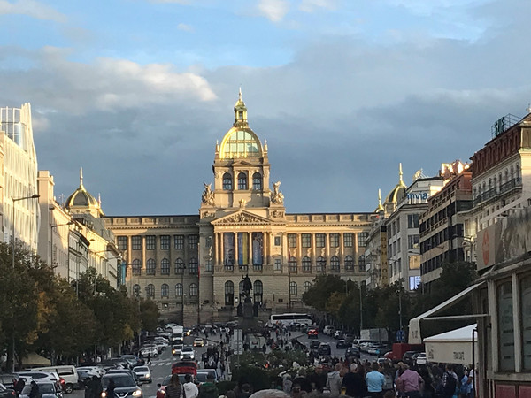 Prags Herz - der Wenzelsplatz mit Blick auf das Nationalmuseum