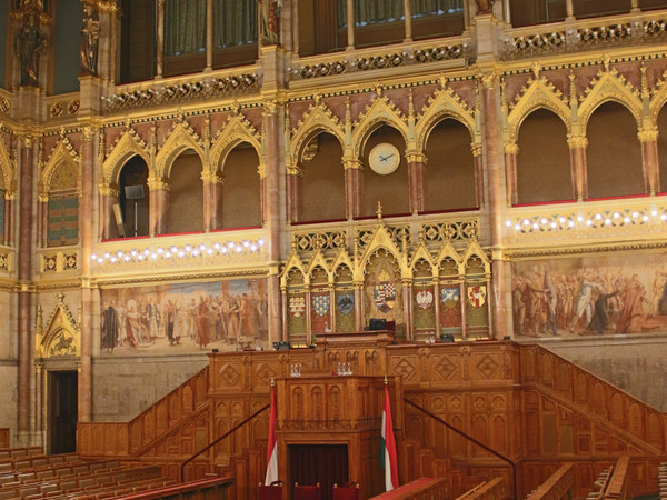Der Sitzungssaal des Parlaments